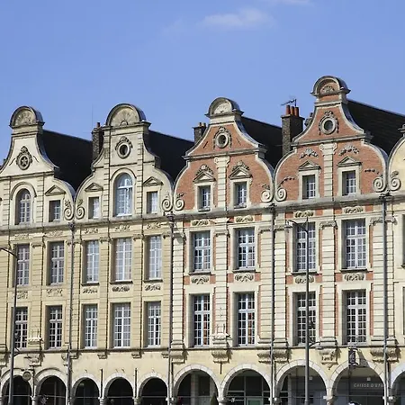 D'hotes Les Cles Des Places Bed & Breakfast 2*