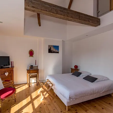 D'hotes Les Cles Des Places Panzió 4*