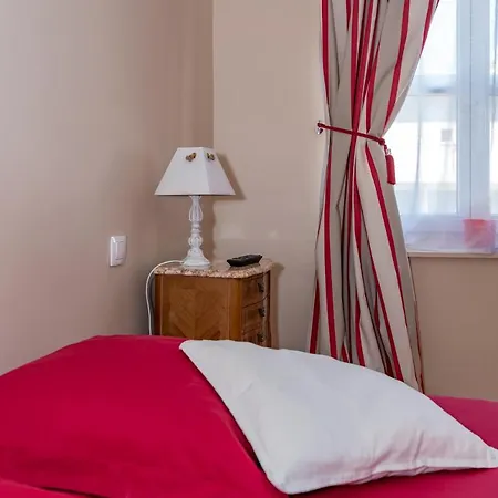 D'hotes Les Cles Des Places Panzió 4*