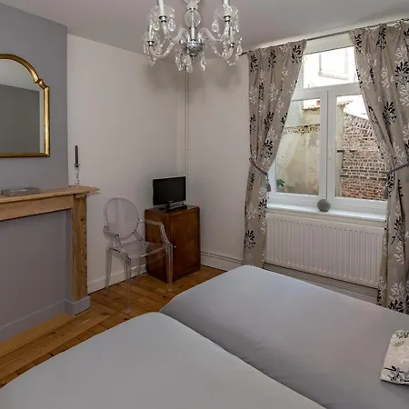 D'hotes Les Cles Des Places Bed & Breakfast