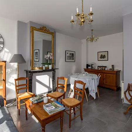 D'hotes Les Cles Des Places Panzió